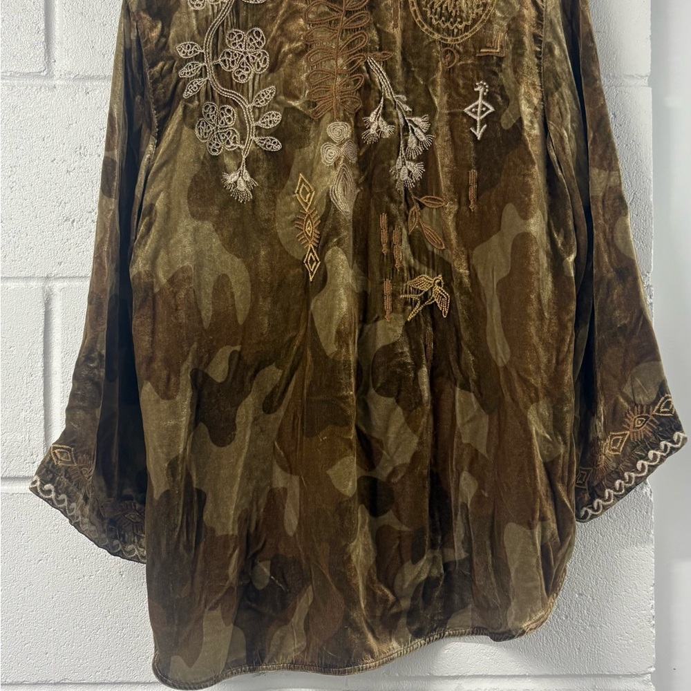 Johnny Was Luciana Velvet Kimono Sleeve Shirt Boho Whimsy Flowy Button Front - Picture 2 of 4
